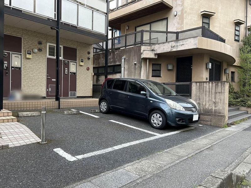 レオパレスハロー越谷 駐車場