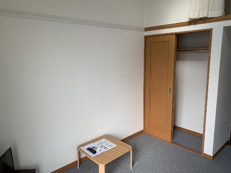 レオパレスフォーブル下馬 収納