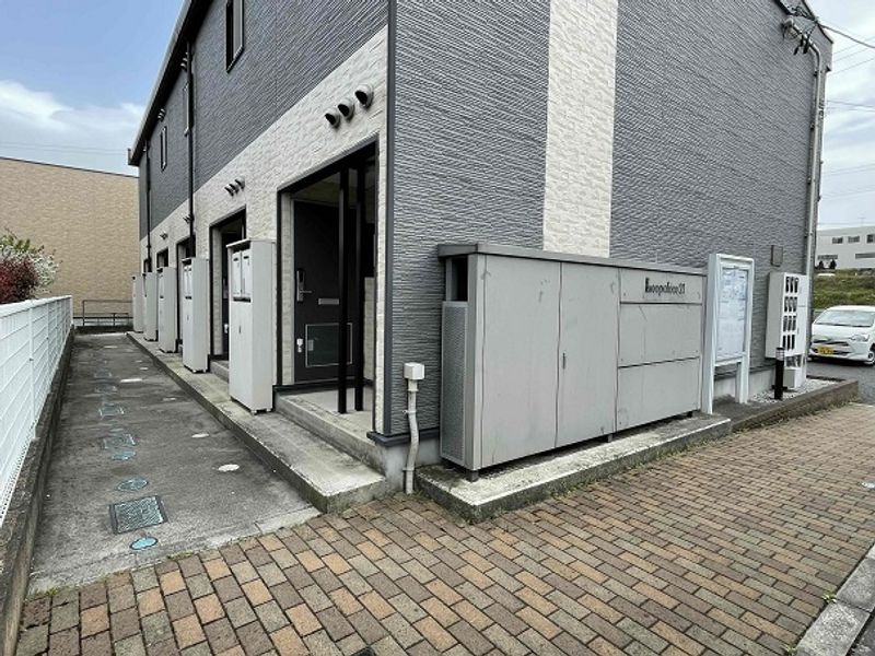 レオパレス向原ヒルズ エントランス
