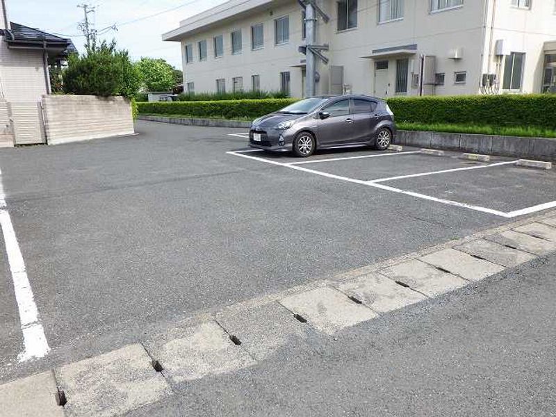 レオパレス大手町２１ 駐車場