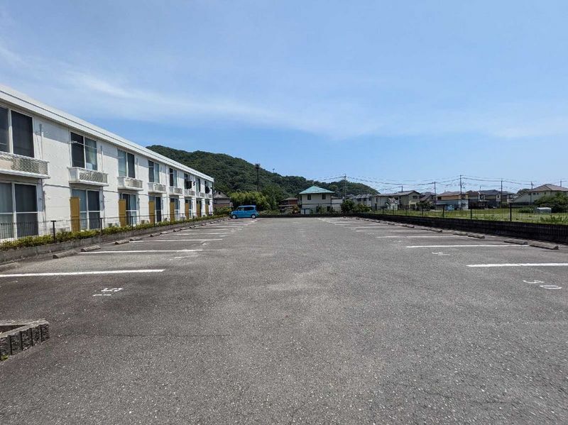 レオパレスサニーハイツ 駐車場