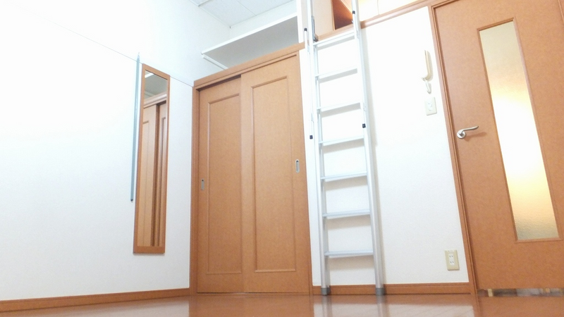 レオパレス浮城 居間