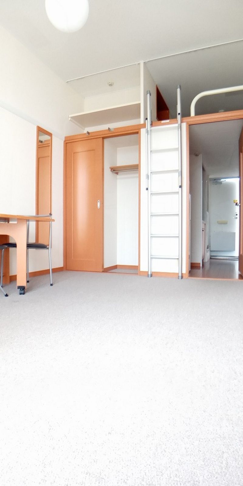 レオパレスメルベーユ 居間