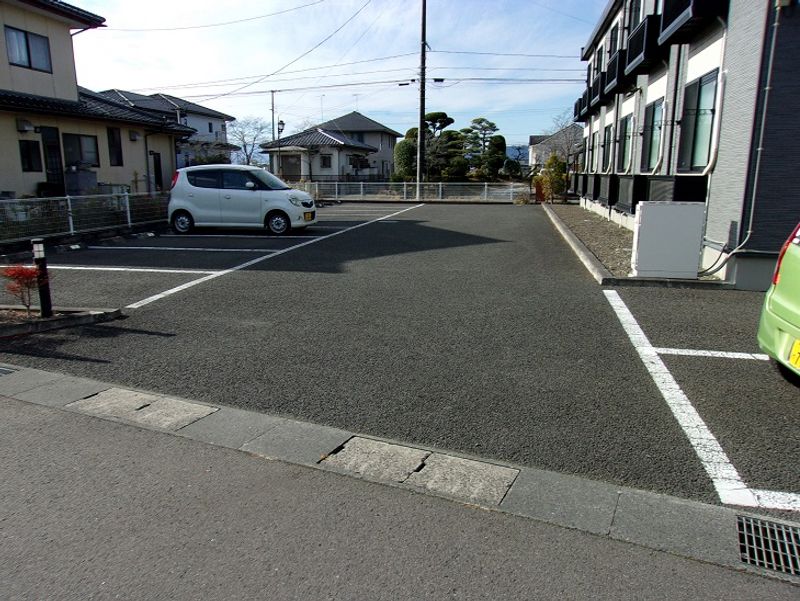 レオパレス幸町 駐車場