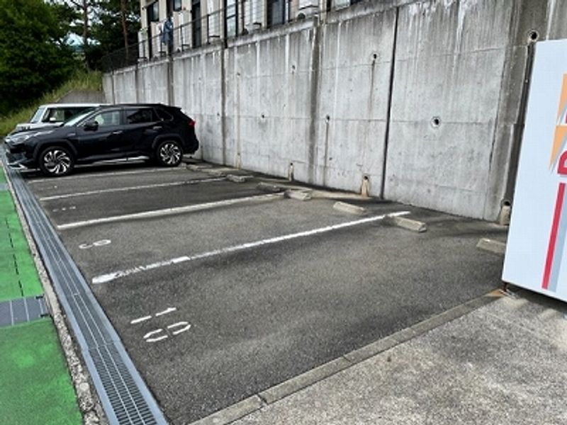 レオパレスパームヒルズＡ 駐車場