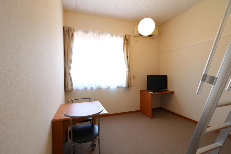 レオパレス壬生 居間