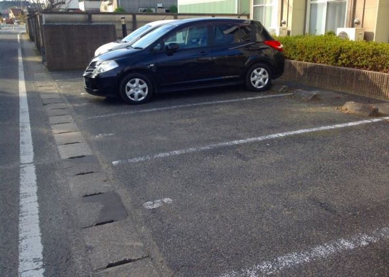 レオパレスやまとみⅡ 駐車場