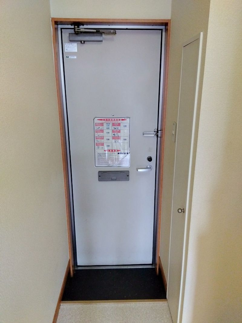 レオパレスグランヴィル琴似 玄関