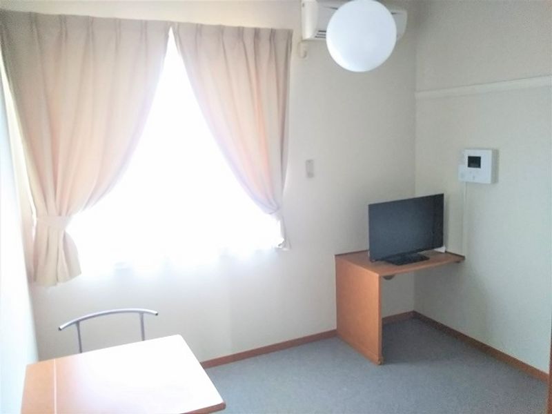 レオパレスホークヒルズⅡ 居間