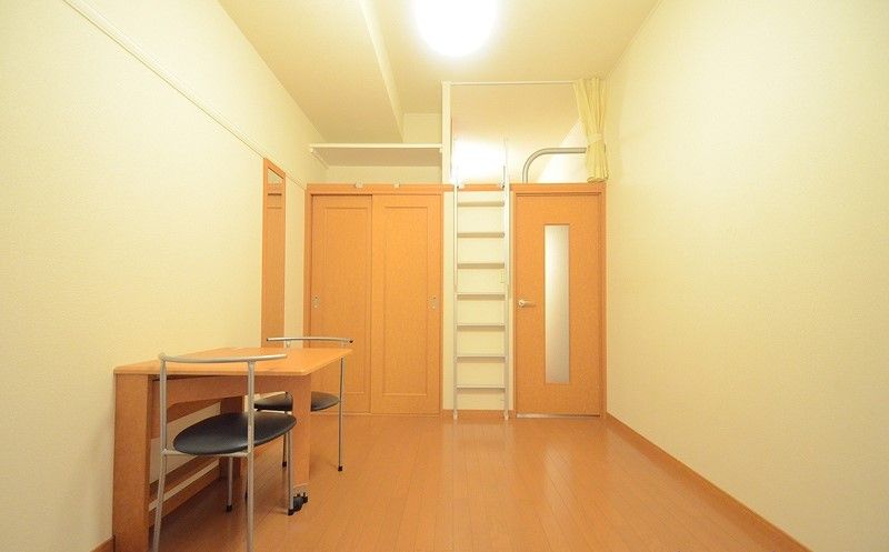 レオパレスエル・ビエント 居間