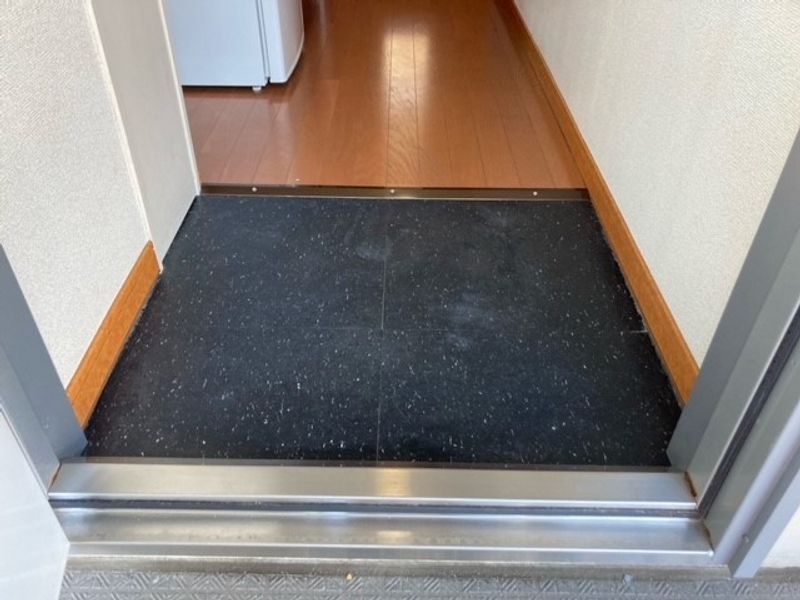 レオパレスグランデューヨシダ 玄関
