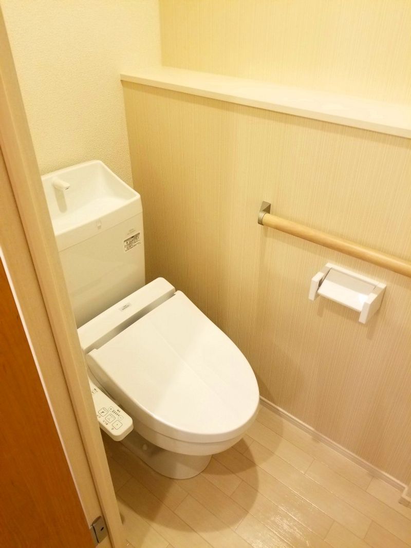 CLEINO Grand Soleil Toilet