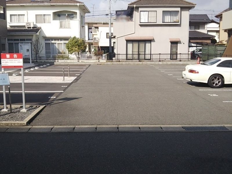 レオパレスフジサキⅢ 駐車場
