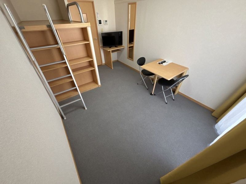 レオパレス伸光 居間