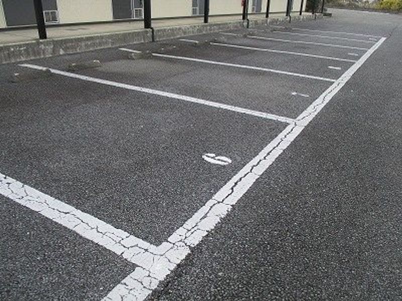 レオパレス金堀台Ⅰ 駐車場