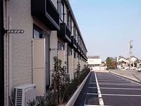 レオパレスフォンティーヌ 駐車場