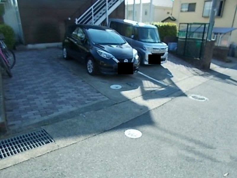 レオパレスドエルＫＭＴ 駐車場