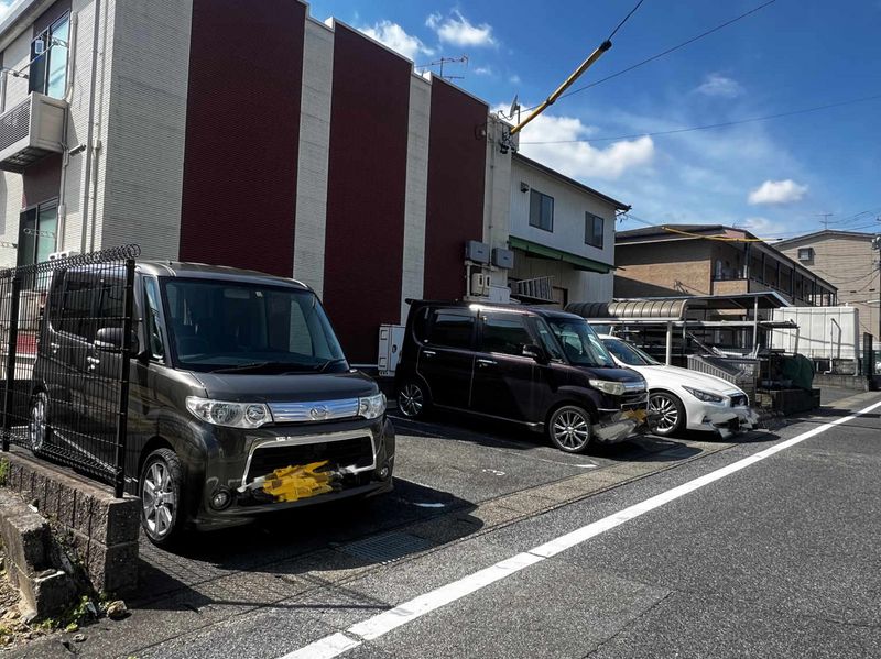 レオネクストすず梅坪 駐車場