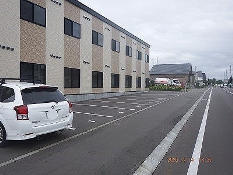 レオパレス野幌 駐車場