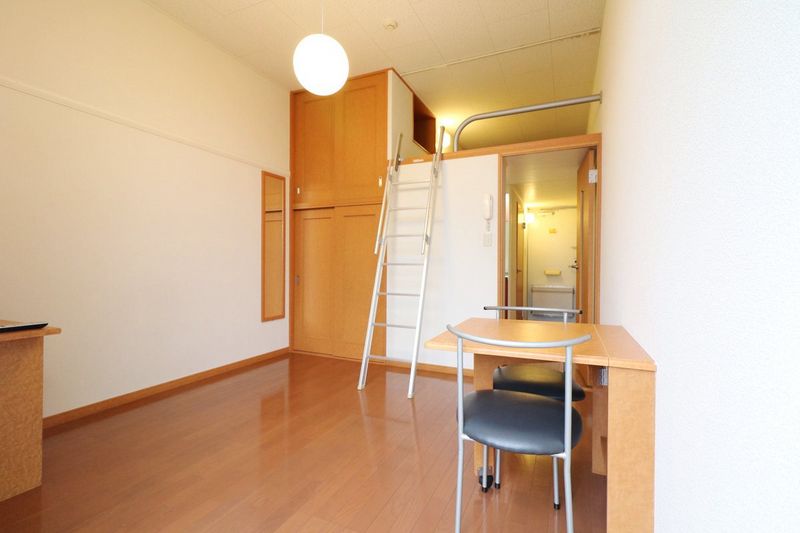 レオパレスコンフォート外海 居間