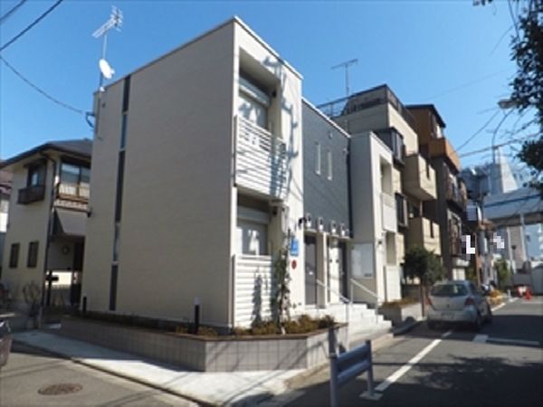 Bên ngoài LEONEXT Demura