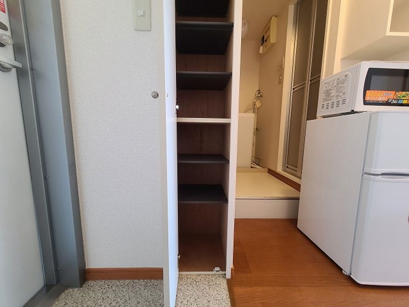 レオパレス若宮北 玄関