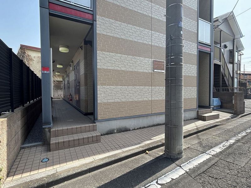 レオパレスパステロ エントランス