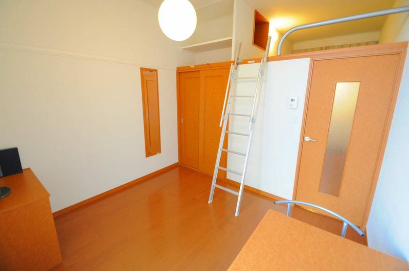 レオパレスブルーレイク唐崎 居間