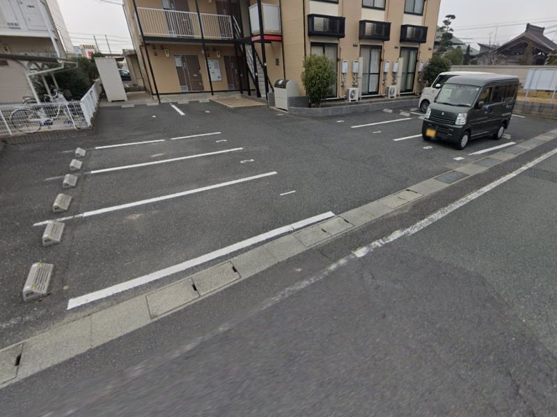 レオパレスドゥジェーム昭和町 駐車場