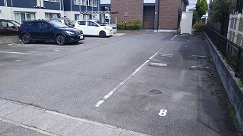 レオパレス二反田 駐車場