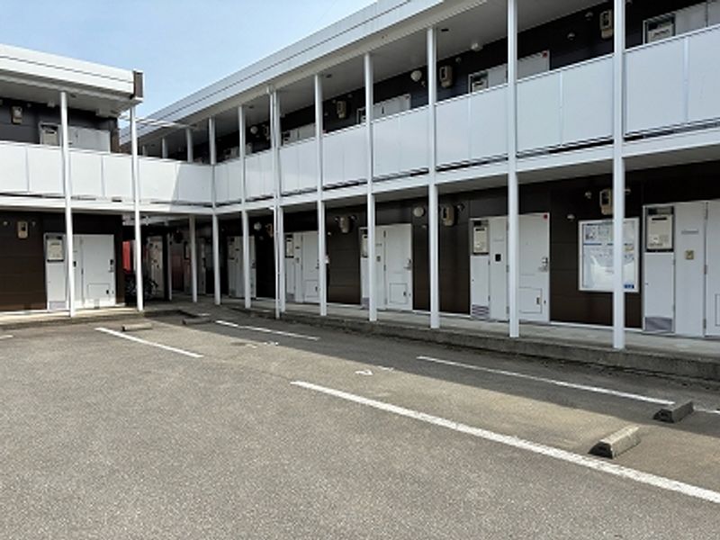 レオパレス加賀温泉駅 駐車場