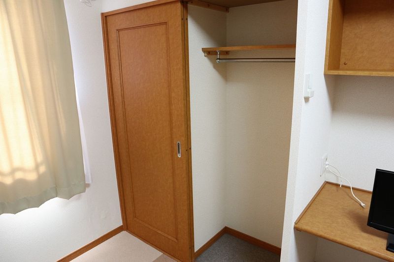 レオパレス谷上 収納