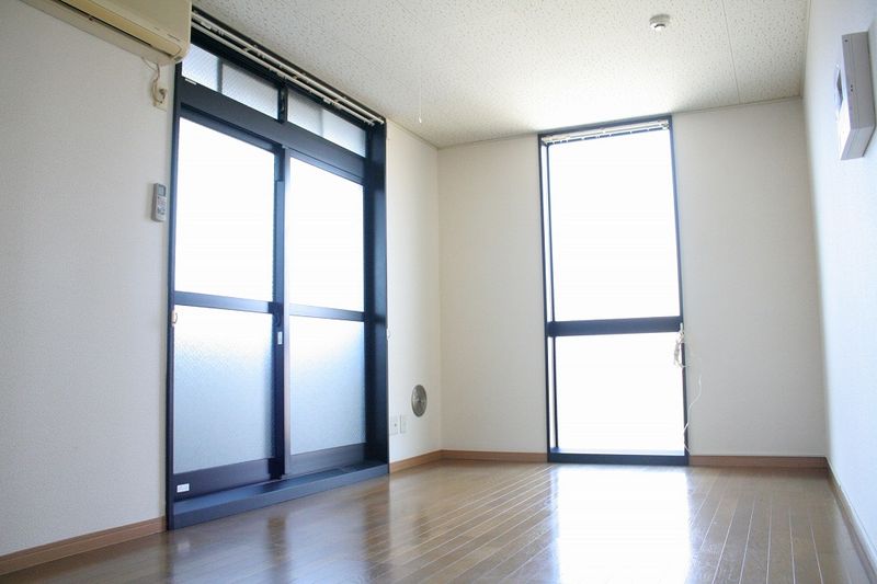 レオパレストゥインクル砂川 居間