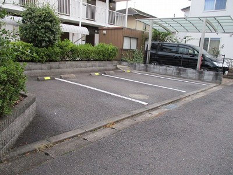 レオパレスサウス宇都宮 駐車場
