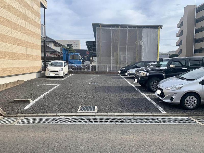 レオパレスＬＥＯ　ＷＩＮ　Ｈ 駐車場
