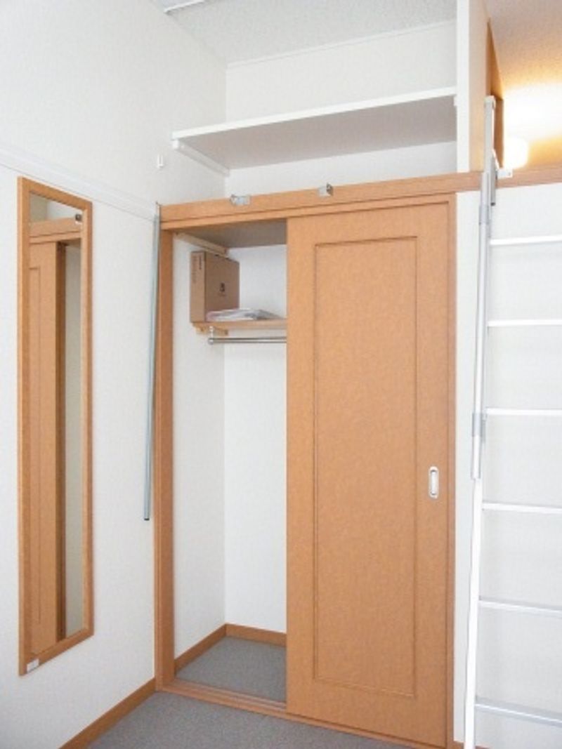 レオパレスプチベルク四番館 収納