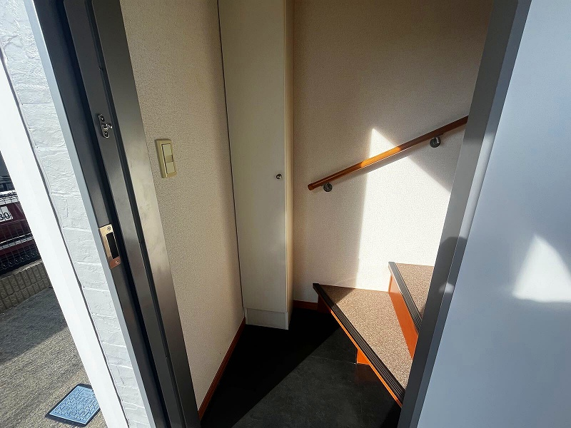 レオパレスプロテクシオン 玄関