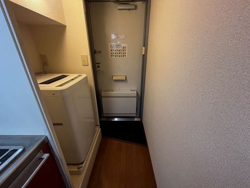 レオパレスパークハイム 玄関