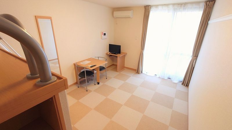 レオパレスサントラップミナミ 居間