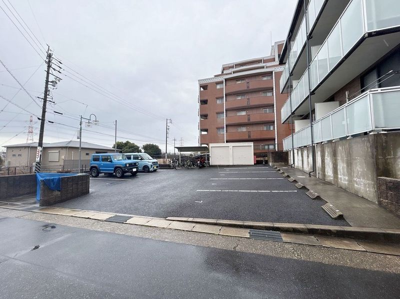 レオネクストレ　マーニ 駐車場