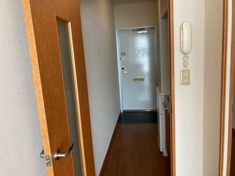 レオパレスオアシス 玄関