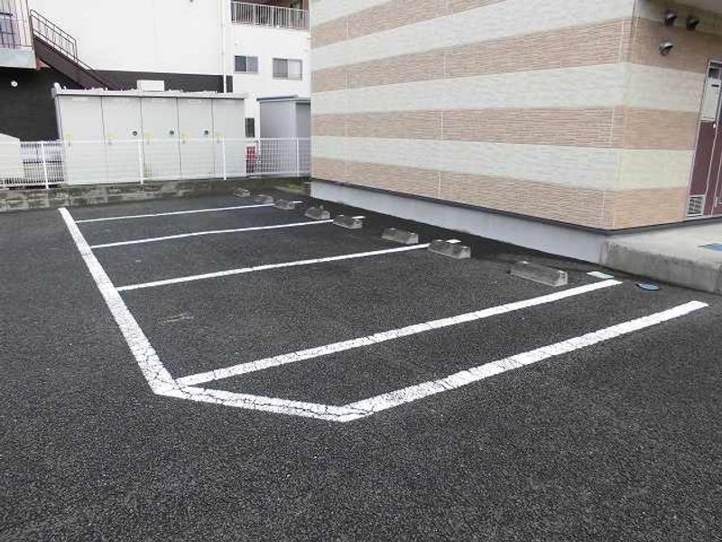 レオパレスエスポワール 駐車場