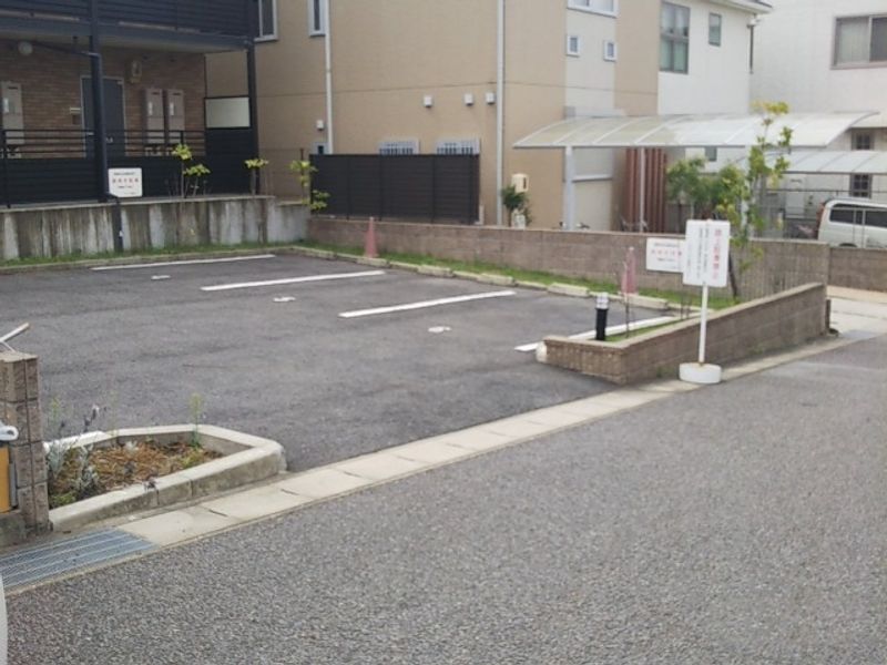 レオネクスト森井 駐車場
