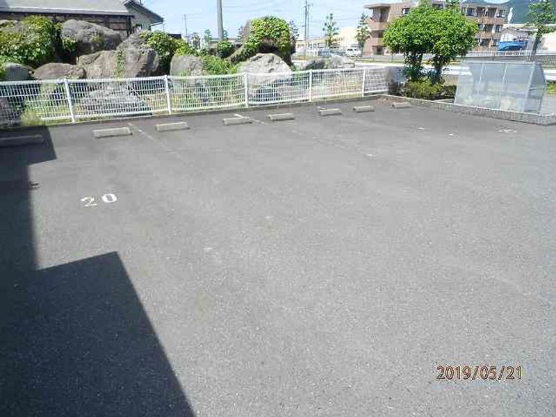 レオパレスグリーン 駐車場