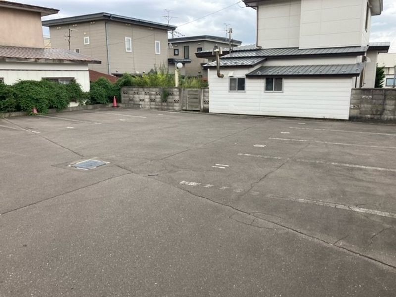 レオパレスアトリオ富岡 駐車場