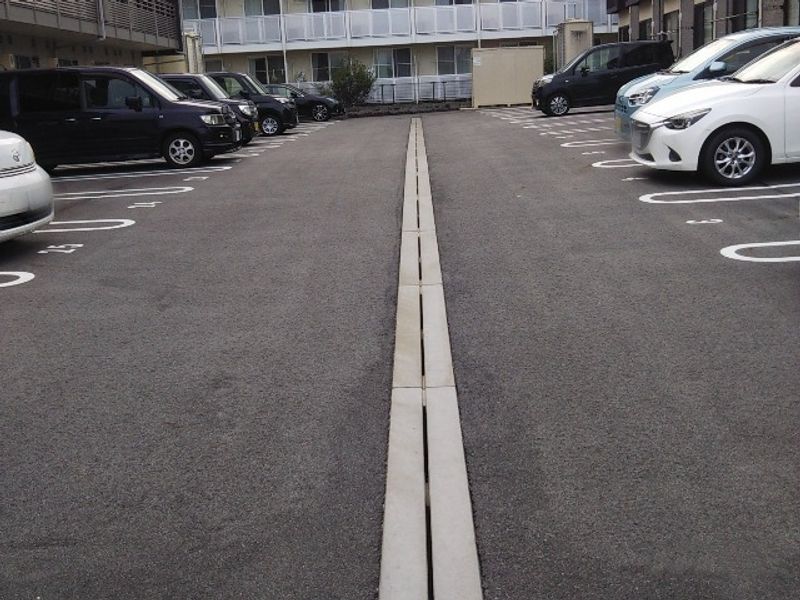 クレイノコスモ　ウーノ 駐車場