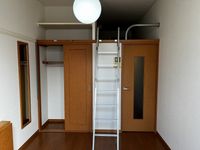 レオパレス三鷹深大寺 居間