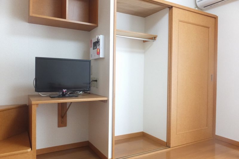 レオパレスパテオ 収納