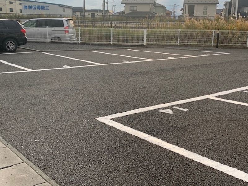 レオネクストティアラ 駐車場