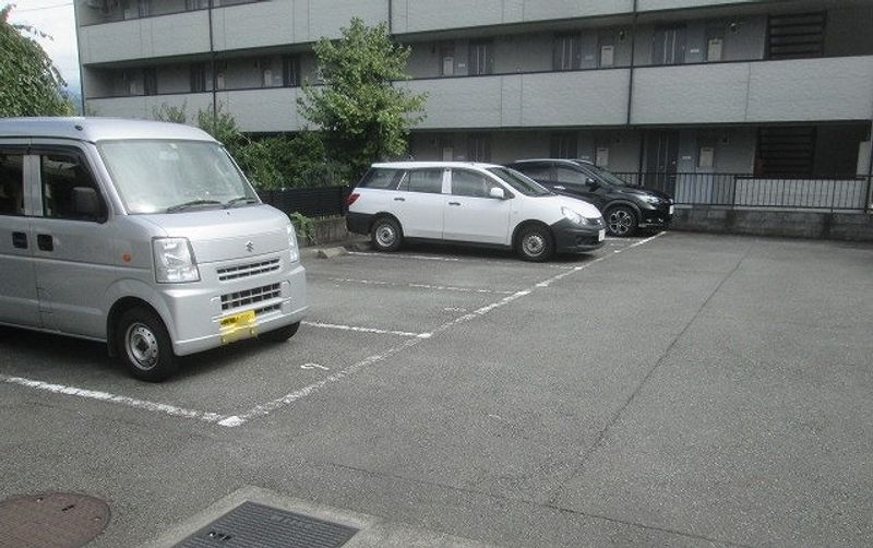 レオパレスヴィクトアール 駐車場